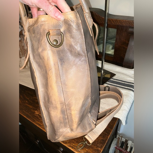 NWOT Bed Stu Leather Rockaway Shoulder Bag Crossbody Tote Taupe Driftwood $345 - Picture 6 of 13